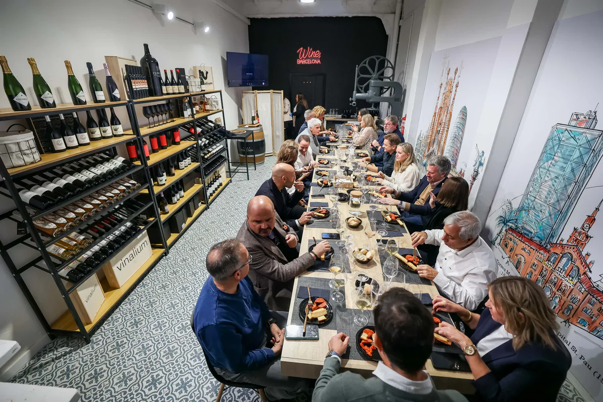 Guests enjoying a curated wine tasting at Wine.Barcelona in central Barcelona